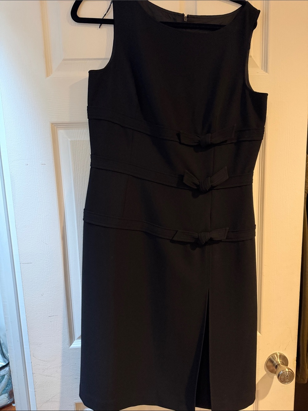 Donna Morgan Black Sleeveless Sheath Dress with Bow Trim